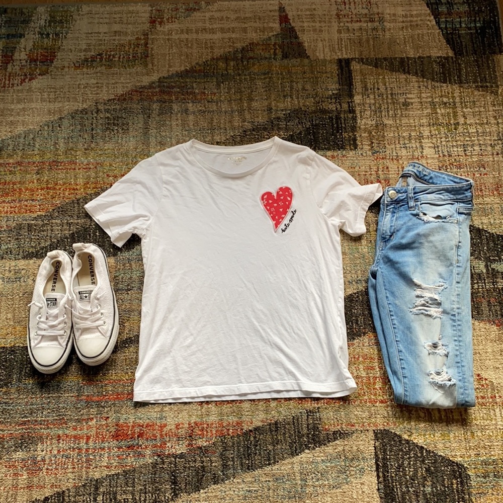 kate spade White Short Sleeve Tee with Red Heart Patch - Picture 1 of 5